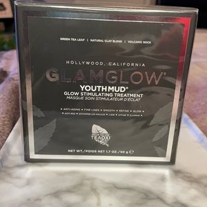 GlamGlow youth mud